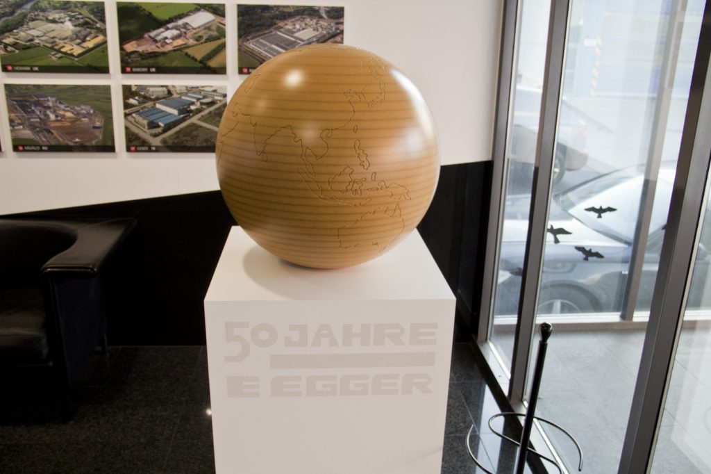 Egger je 2001. godine proslavio 50 godina postojanja 