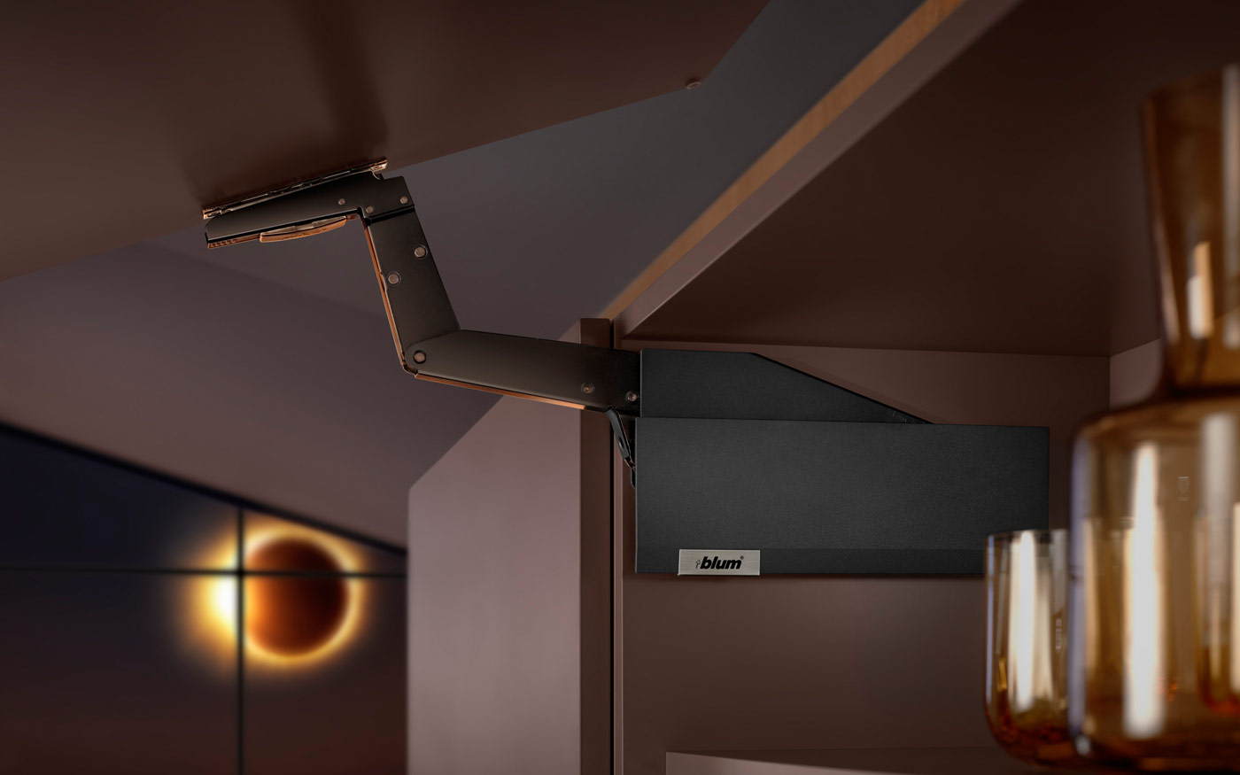 Blum AVENTOS HS top podizno preklopni okov u eclipse crnoj boji